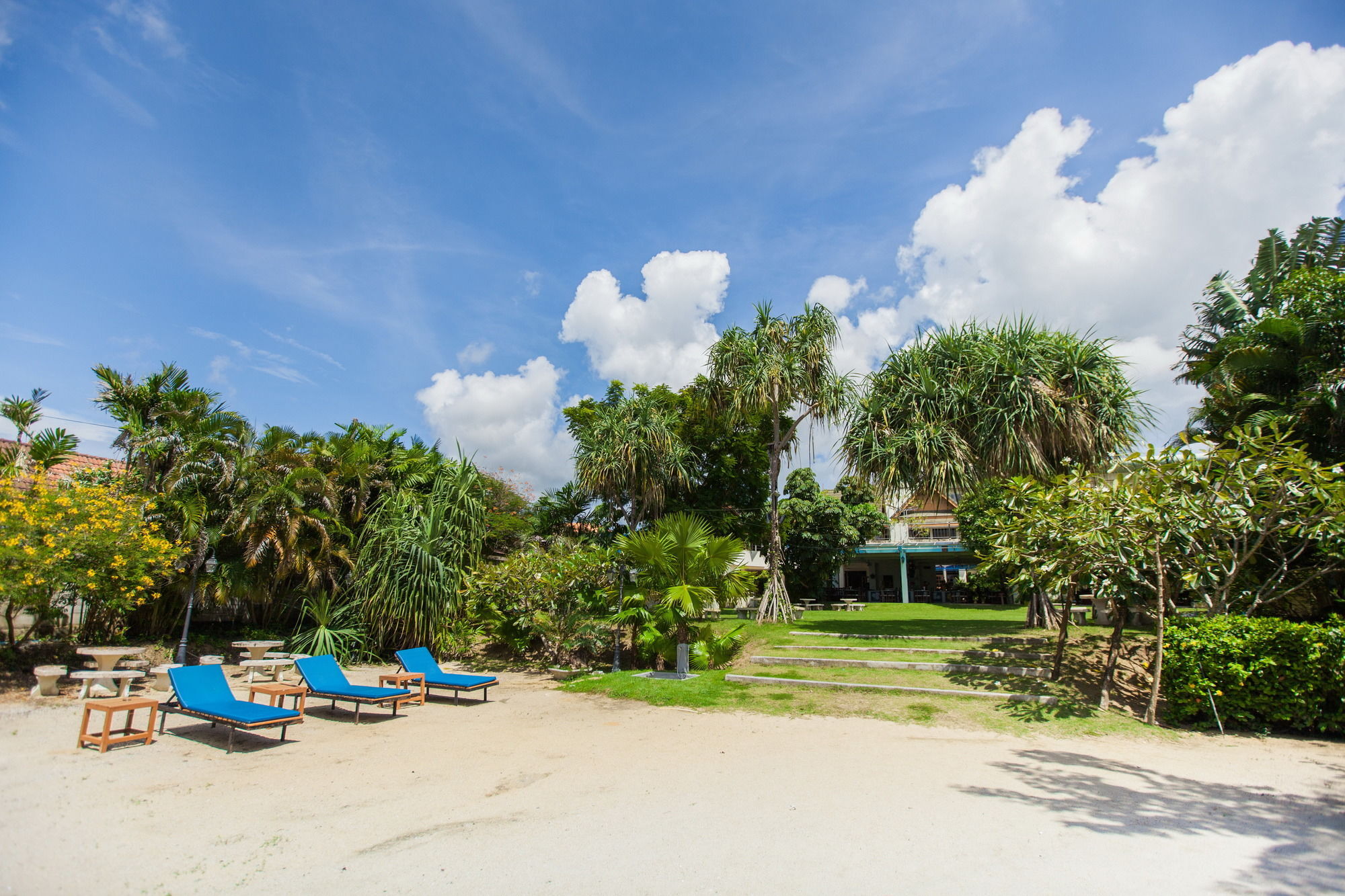 Chalong Beach Hotel Phuket Rawai Exteriér fotografie