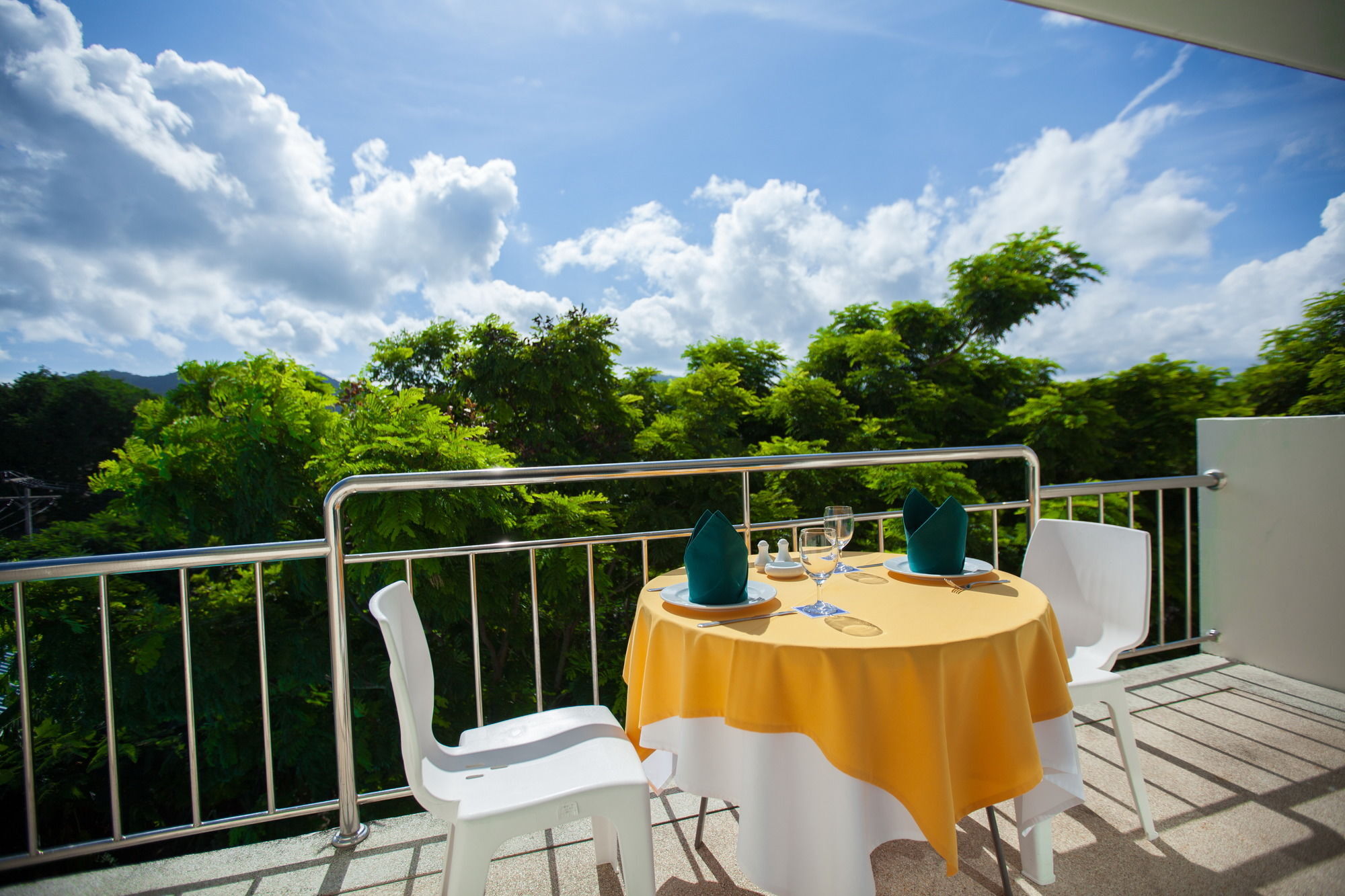 Chalong Beach Hotel Phuket Rawai Exteriér fotografie