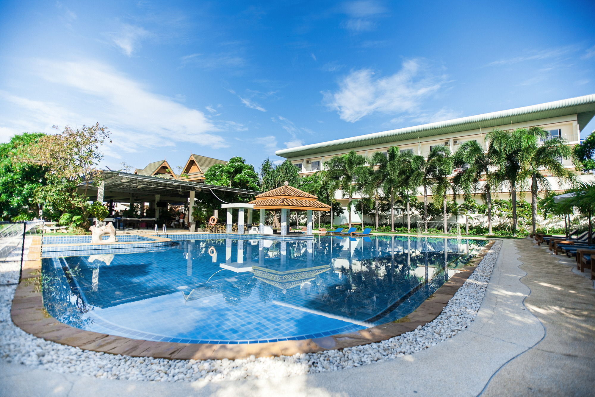 Chalong Beach Hotel Phuket Rawai Exteriér fotografie